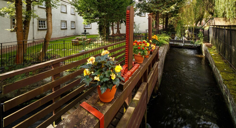 BBQ/picnic area, Mercure Perth Hotel