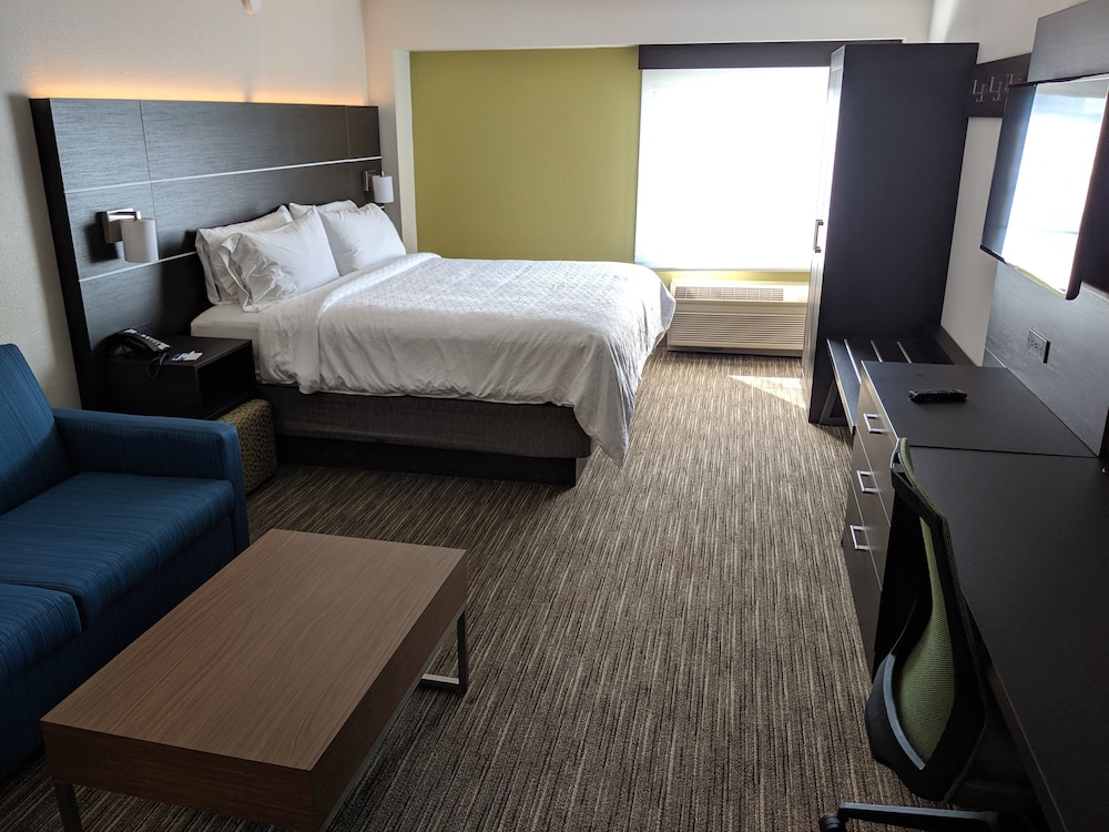 Room, Holiday Inn Express Hotel & Suites Charlotte-Concord-I-85, an IHG Hotel