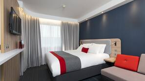 In-room safe, laptop workspace, iron/ironing board