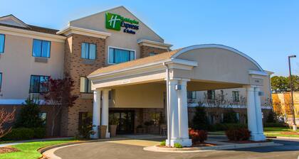 Holiday Inn Express Hotel and Suites Kinston, an IHG Hotel