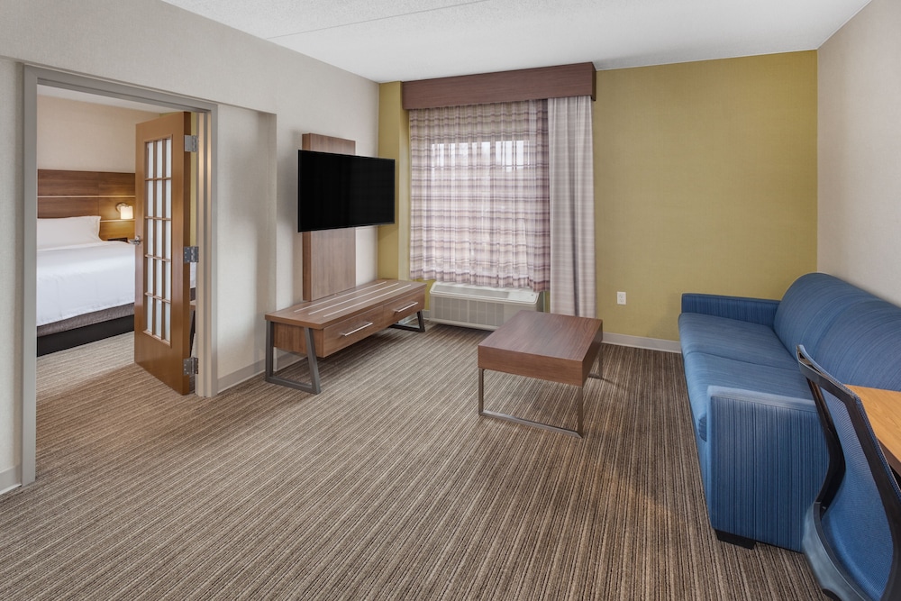 Holiday Inn Express Hotel & Suites Providence-Woonsocket, an IHG Hotel