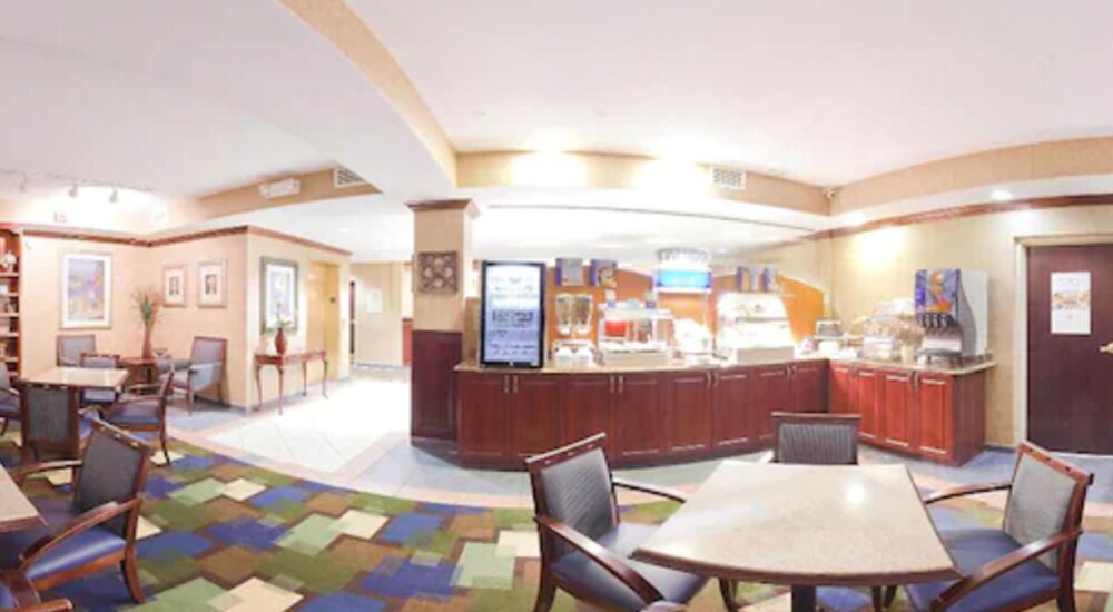 Breakfast area, Holiday Inn Express Hotel and Suites Kings Mountain, an IHG Hotel