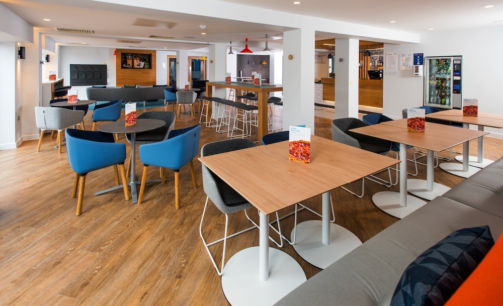 Restaurant, Holiday Inn Express Cardiff Bay, an IHG Hotel