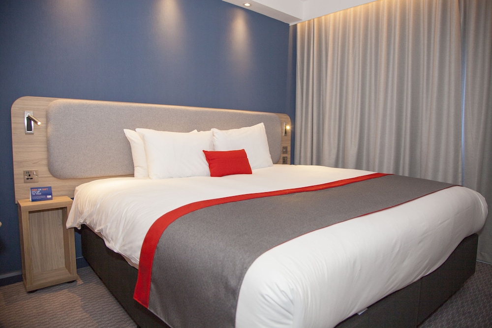 Room, Holiday Inn Express Cardiff Bay, an IHG Hotel