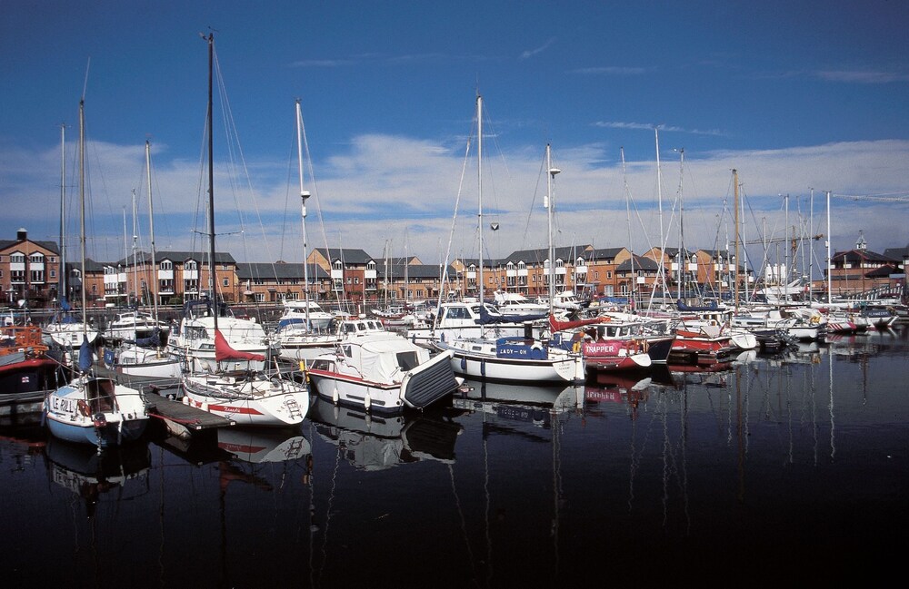 Sports facility, Holiday Inn Express Cardiff Bay, an IHG Hotel