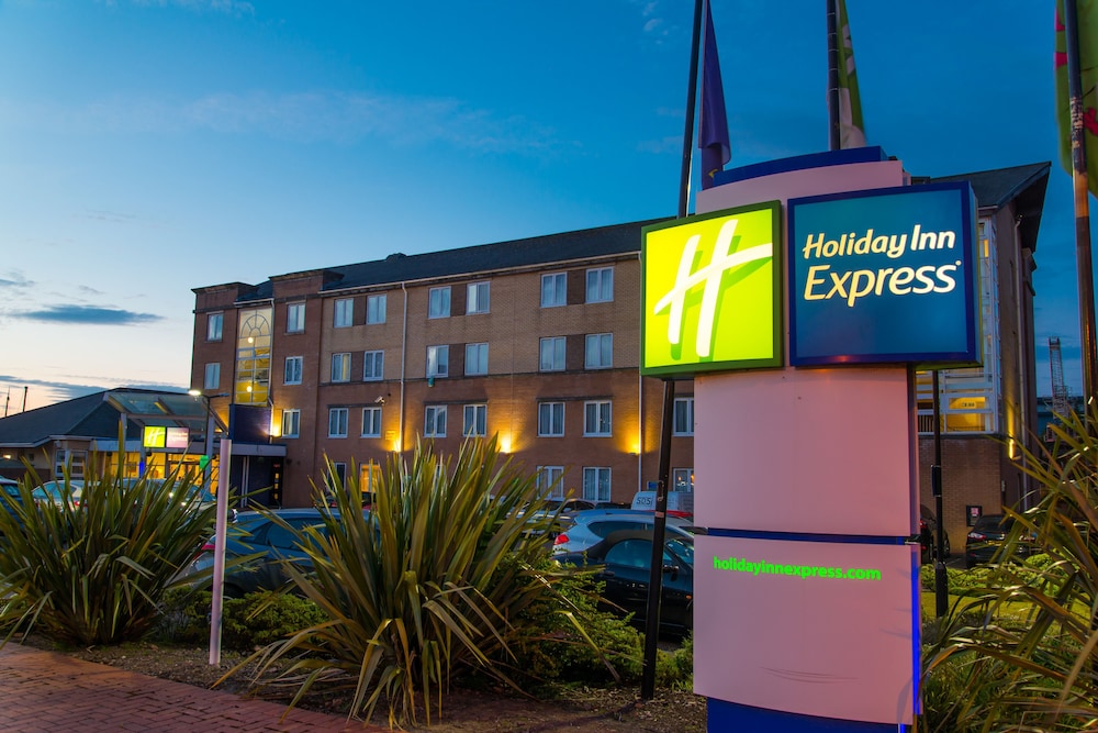 Holiday Inn Express Cardiff Bay, an IHG Hotel