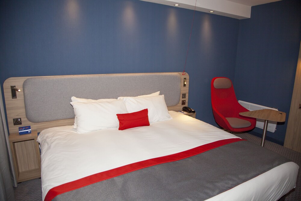 Room, Holiday Inn Express Cardiff Bay, an IHG Hotel