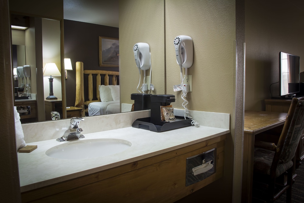 Bathroom, Bitterroot River Inn & Conference Center