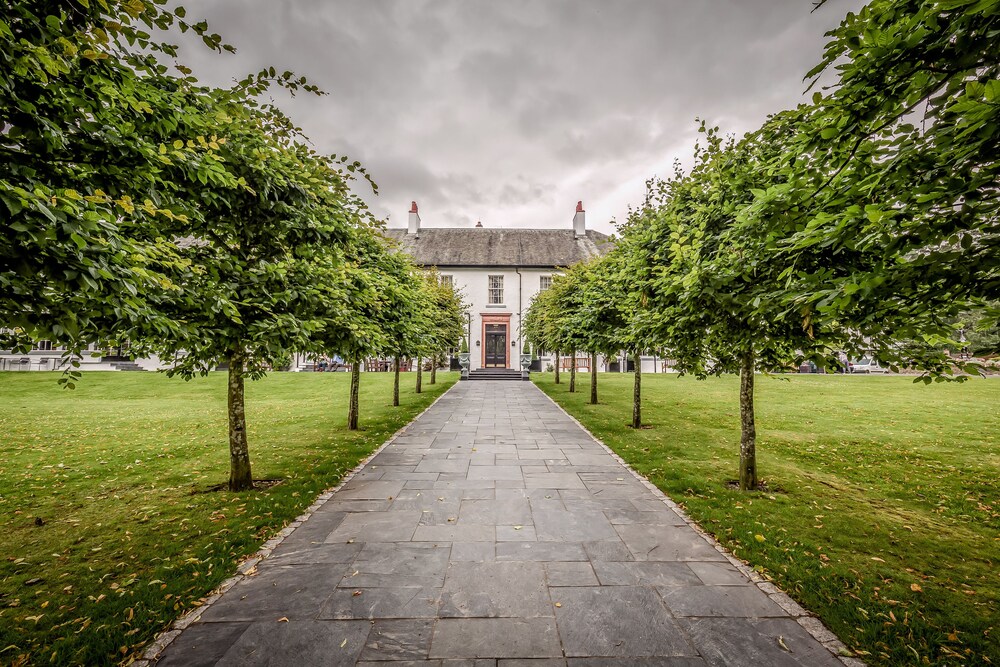 Front of property, Dunkeld House Hotel