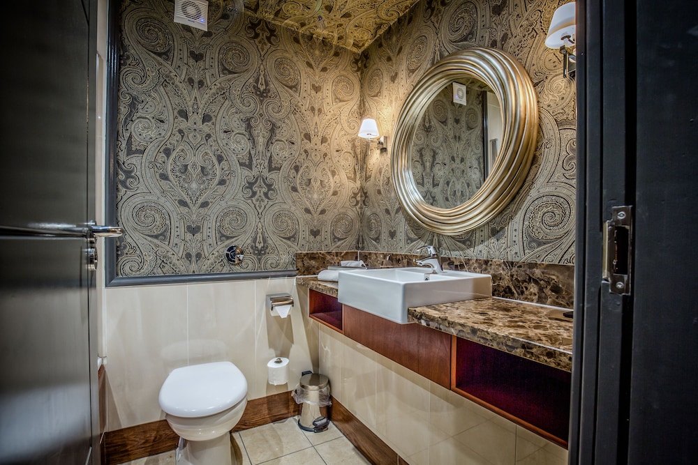 Bathroom, Dunkeld House Hotel