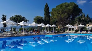2 outdoor pools, pool umbrellas, pool loungers