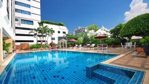 3 hồ bơi ngoài trời