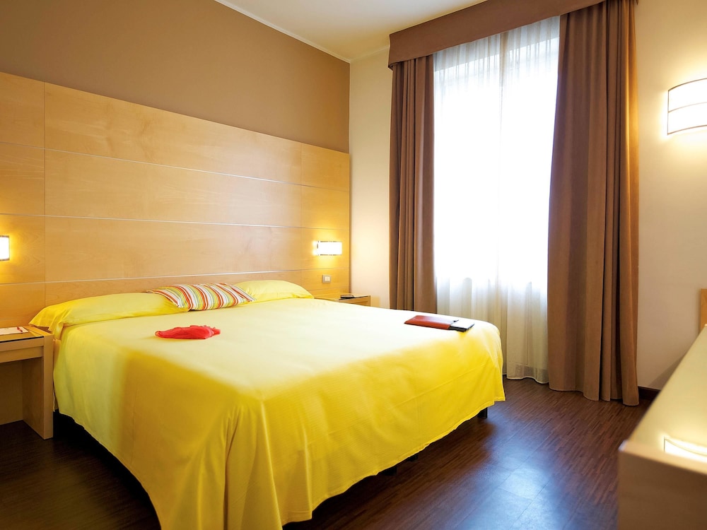 Hotel Ibis Parma Booking Hotel Ibis Parma Booking