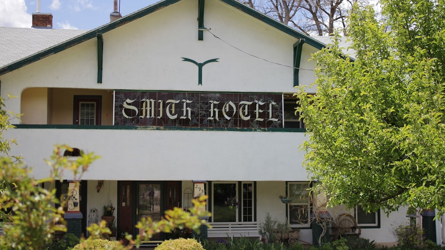 Historic Smith Hotel Bed And Breakfast