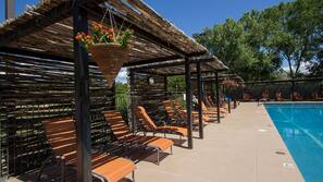 Outdoor pool, free pool cabanas, pool loungers
