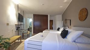 Egyptian cotton sheets, premium bedding, in-room safe, desk
