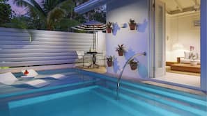 4 outdoor pools, sun loungers