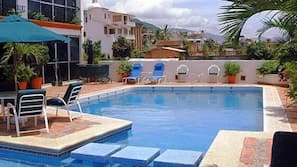 2 piscinas al aire libre, sombrillas, tumbonas
