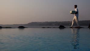 Outdoor pool, free pool cabanas, pool umbrellas