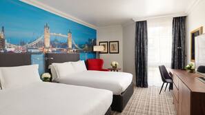 Minibar, in-room safe, desk, iron/ironing board