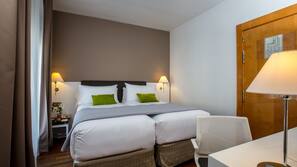 In-room safe, free WiFi