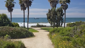 Plage, parasols, serviettes de plage