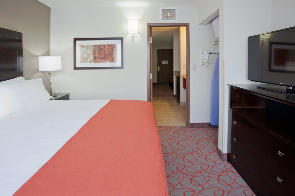 Holiday Inn Express & Suites Bloomington - MPLS Arpt Area W, an IHG Hotel