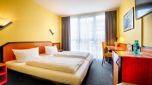 Allergikerbettwaren, Minibar, Zimmersafe, Schreibtisch