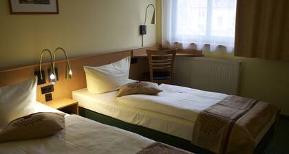 Acron Hotel