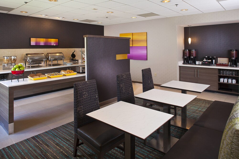 Breakfast area, Residence Inn by Marriott Baton Rouge Siegen Lane