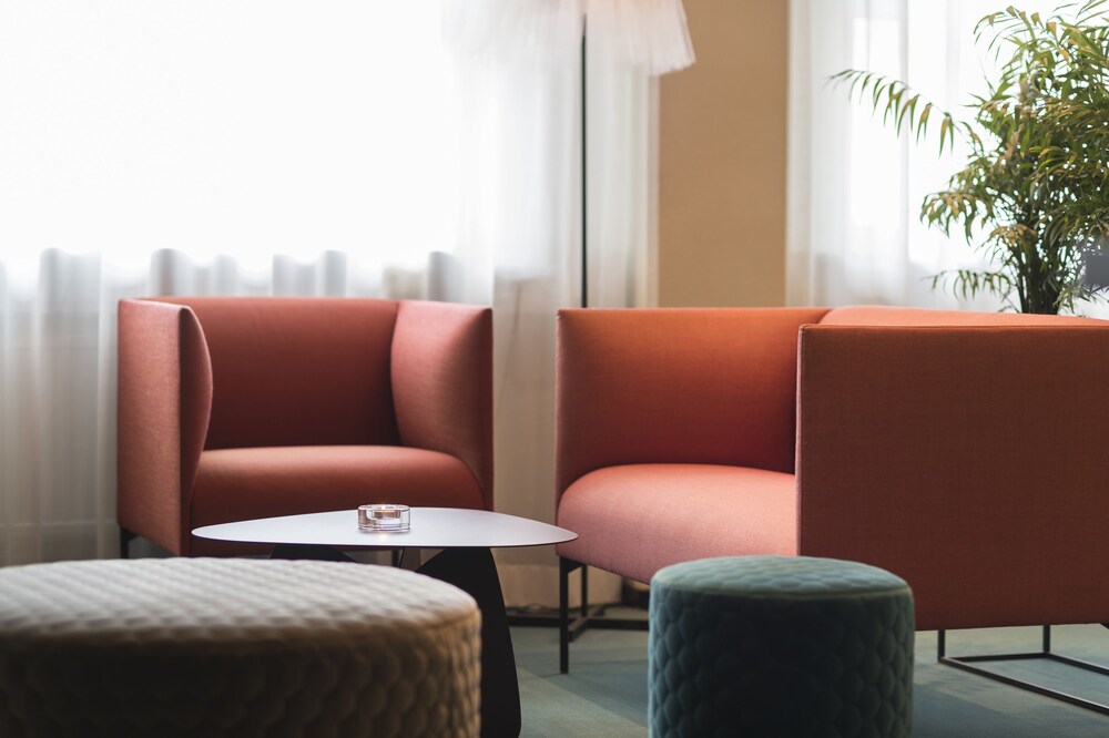 Lobby sitting area, Quality Hotel Royal Corner