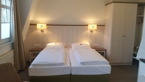 Standard Double Room Single Occupancy | Minibar, in-room safe, desk, free cribs/infant beds