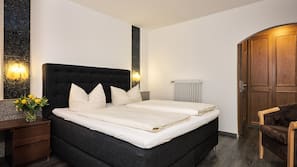 Minibar, Zimmersafe, Schreibtisch, kostenlose Babybetten