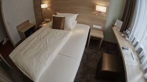 Hypo-allergenic bedding, minibar, in-room safe, desk