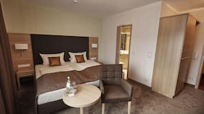 Hypo-allergenic bedding, minibar, in-room safe, desk