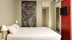 Premium bedding, desk, blackout drapes, soundproofing