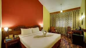 Premium bedding, desk, iron/ironing board, free WiFi