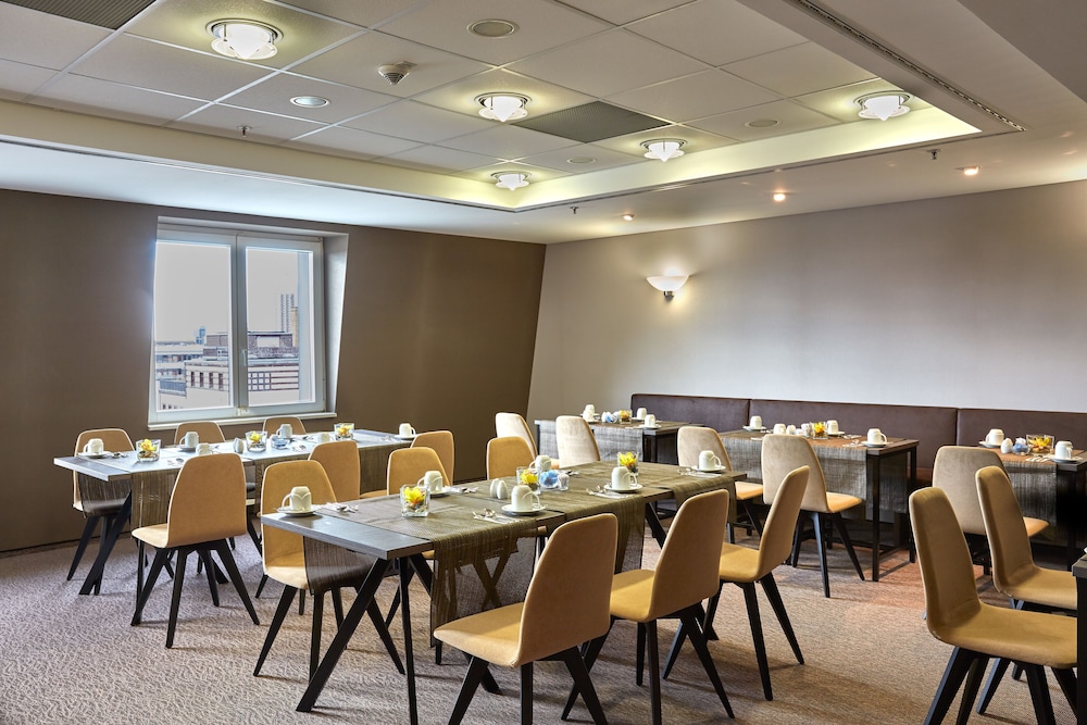 Breakfast area, H+ Hotel Leipzig