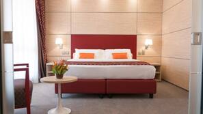 Minibar, coffre-forts dans les chambres, bureau, Wi-Fi gratuit