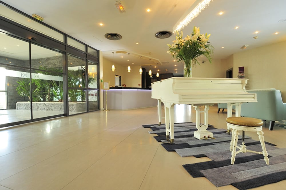 Lobby sitting area, Best Western Plus Palais Des Congres