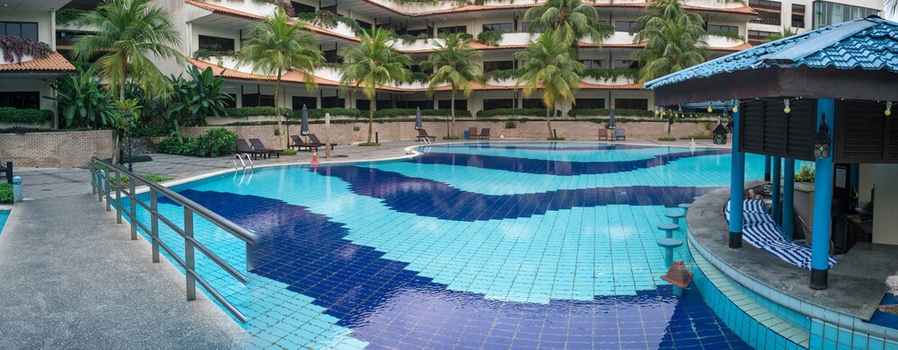 Outdoor pool, Le Grandeur Palm Resort Johor