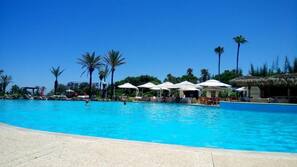 Piscine couverte, piscine extérieure
