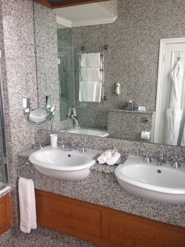 Bathroom sink, The Pelham London - Starhotels Collezione