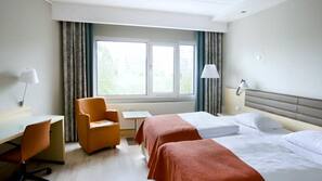 Hypoallergeen beddengoed, een kluis op de kamer, een bureau