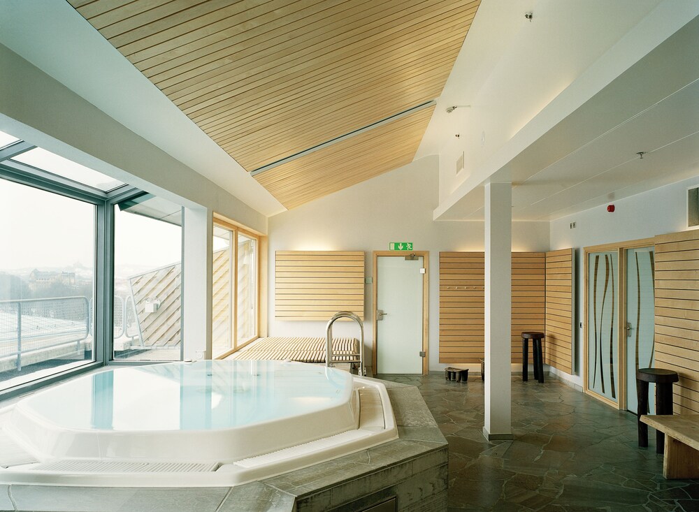 Indoor spa tub, Scandic Crown