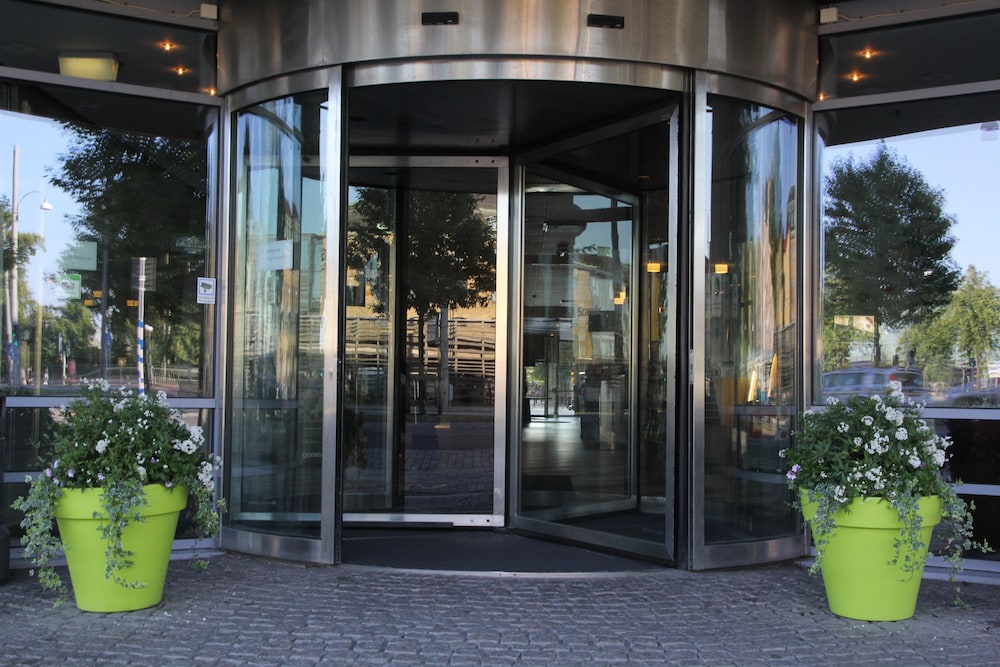 Property entrance, Scandic Crown