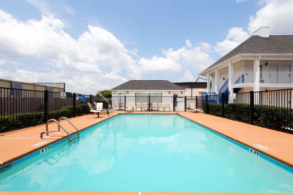 Pool, Baymont by Wyndham Prattville