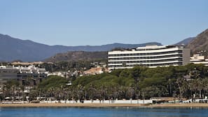 Am Strand, Cabañas (gegen Gebühr), Liegestühle, Strandbar