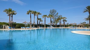 2 piscine all'aperto