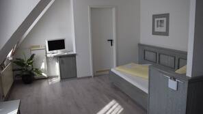 Hochwertige Bettwaren, Minibar, Zimmersafe, Schreibtisch